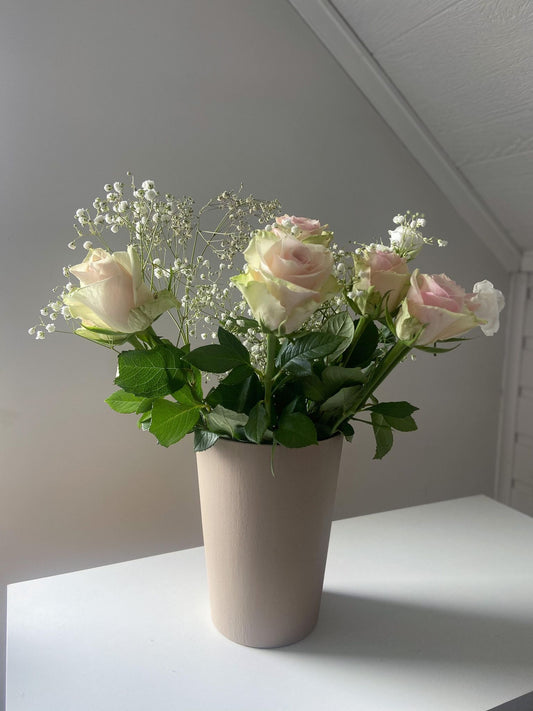 Mørk beige rustikk vase