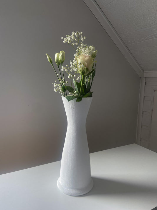 Hvit lang rustikk vase